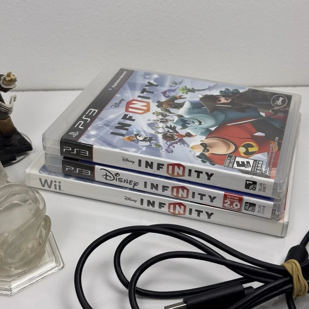 Disney Infinity Mixed Lot Marvel Frozen Pirates Incredibles  Video Games & Dock